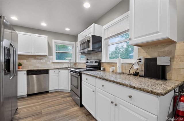 24061 Rensselaer Street, Oak Park, MI 48237