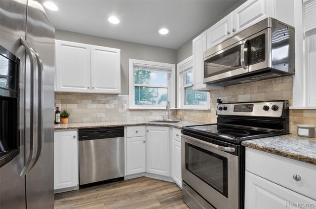 24061 Rensselaer Street, Oak Park, MI 48237