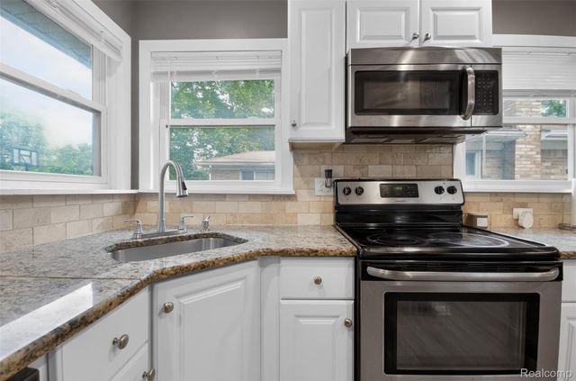 24061 Rensselaer Street, Oak Park, MI 48237