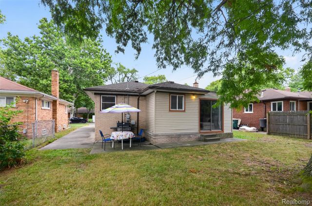 24061 Rensselaer Street, Oak Park, MI 48237