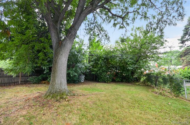 24061 Rensselaer Street, Oak Park, MI 48237