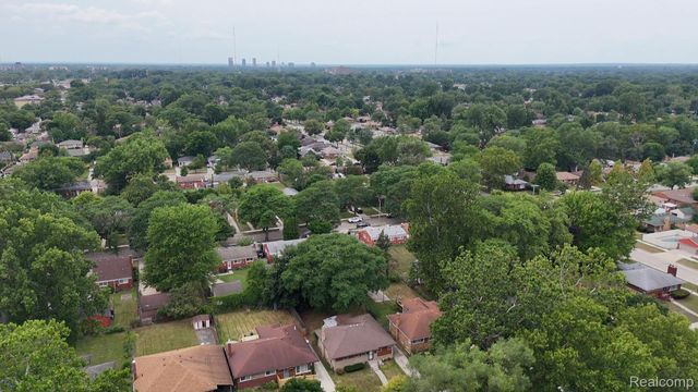 24061 Rensselaer Street, Oak Park, MI 48237