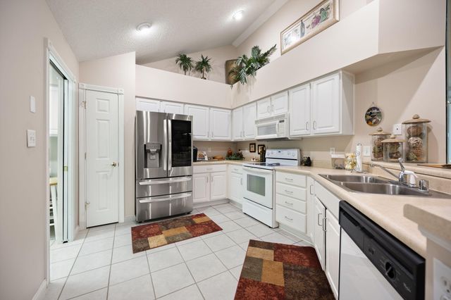 334 Cathederal Place, Bronston, KY 42518