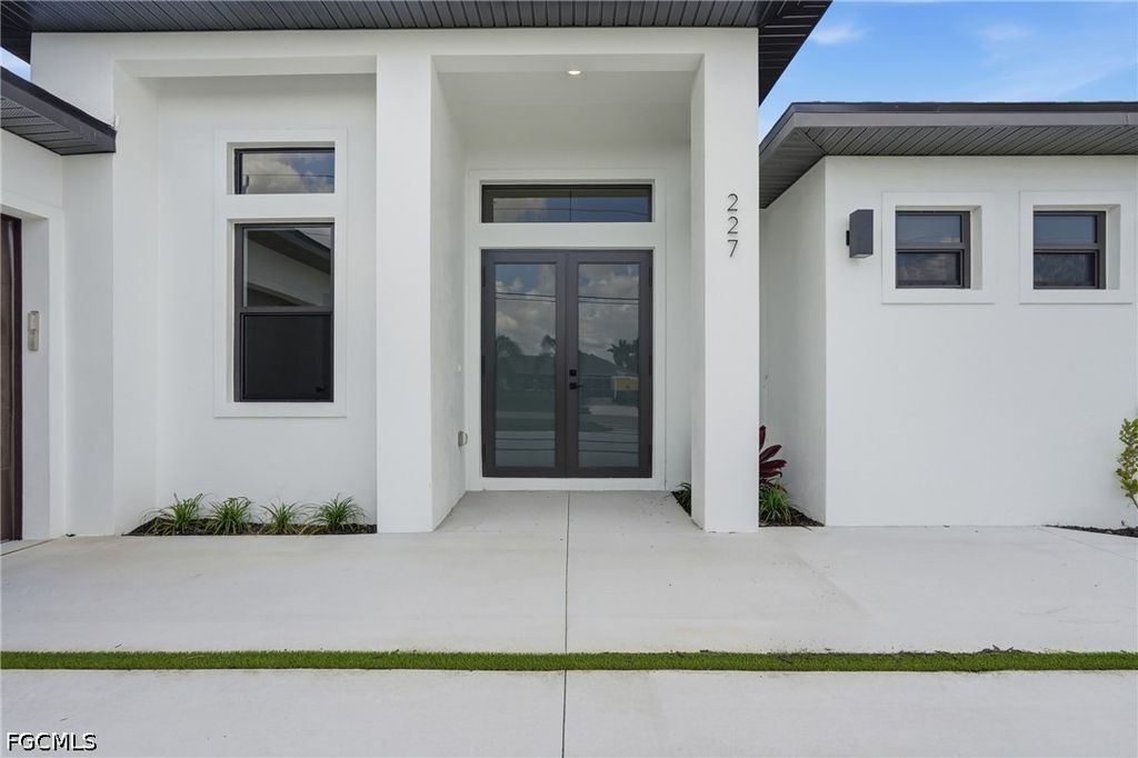 Image 8 of property listing at 227 NE 15th ST, Cape Coral, FL 33909