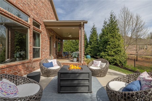 1235 E Adelaide Lane, Fayetteville, AR 72703
