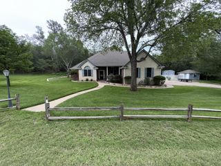 179 Mokuleia CIR, Bastrop, TX 78602