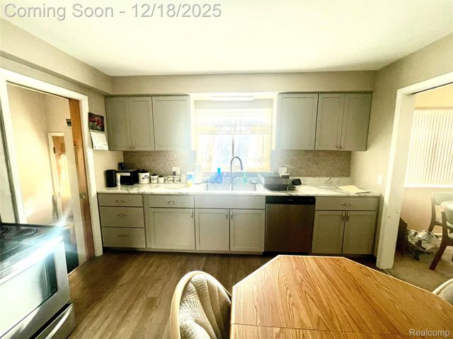 9526 Grandmont Avenue, Detroit, MI 48227