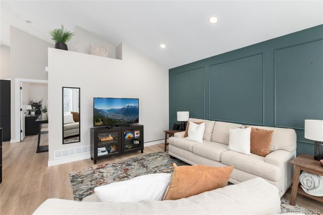 9561 Brentford Drive, Littleton, CO 80130