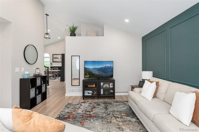 9561 Brentford Drive, Littleton, CO 80130