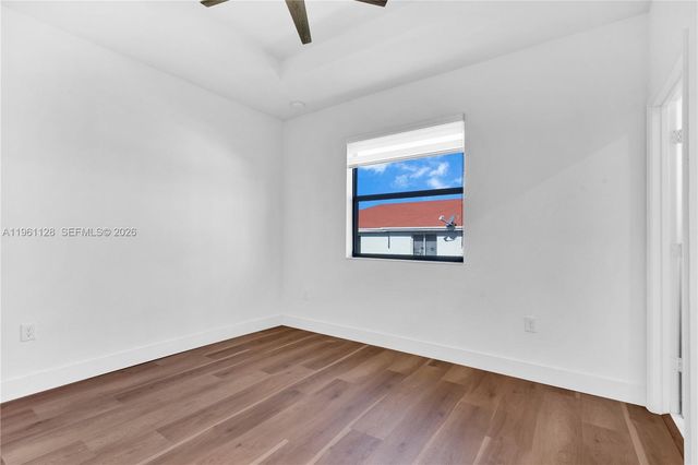 859 NE 211th St, Miami, FL 33179