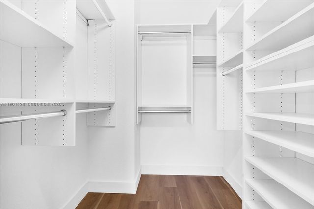 859 NE 211th St, Miami, FL 33179