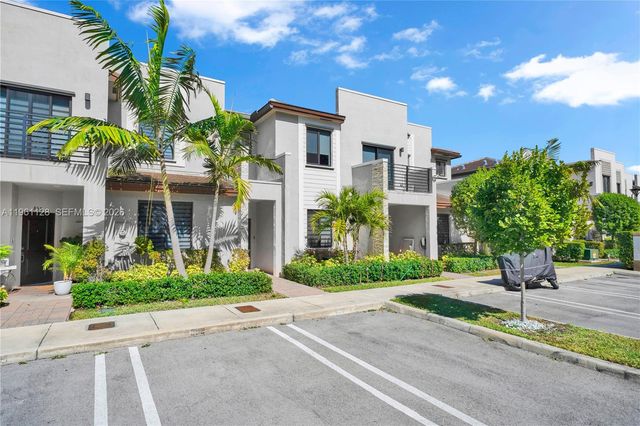 859 NE 211th St, Miami, FL 33179