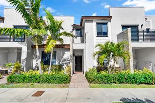 859 NE 211th St, Miami, FL 33179