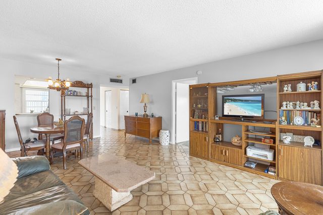 7624 NW 18TH Street 407, Margate, FL 33063