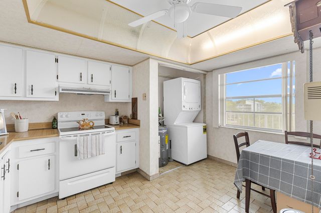 7624 NW 18TH Street 407, Margate, FL 33063