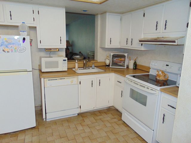 7624 NW 18TH Street 407, Margate, FL 33063