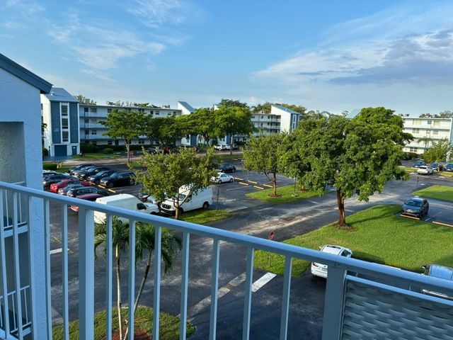 7624 NW 18TH Street 407, Margate, FL 33063