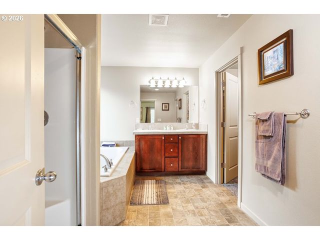 4201 N PIONEER CANYON Dr, Ridgefield, WA 98642