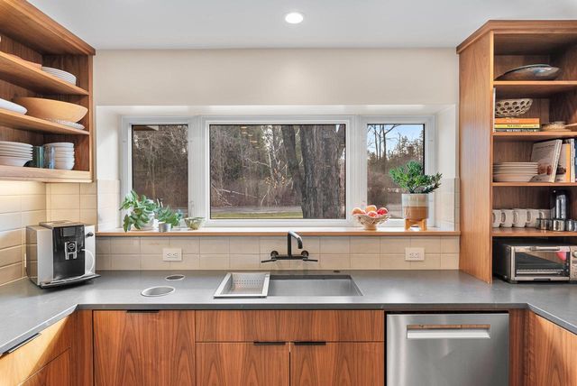 1434 E Brown Deer ROAD, Bayside, WI 53217