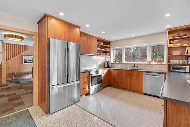 1434 E Brown Deer ROAD, Bayside, WI 53217