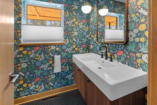 1434 E Brown Deer ROAD, Bayside, WI 53217