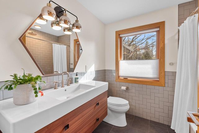 1434 E Brown Deer ROAD, Bayside, WI 53217