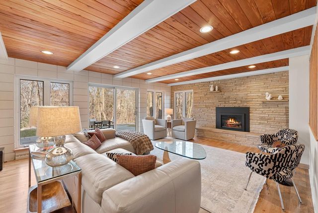 1434 E Brown Deer ROAD, Bayside, WI 53217