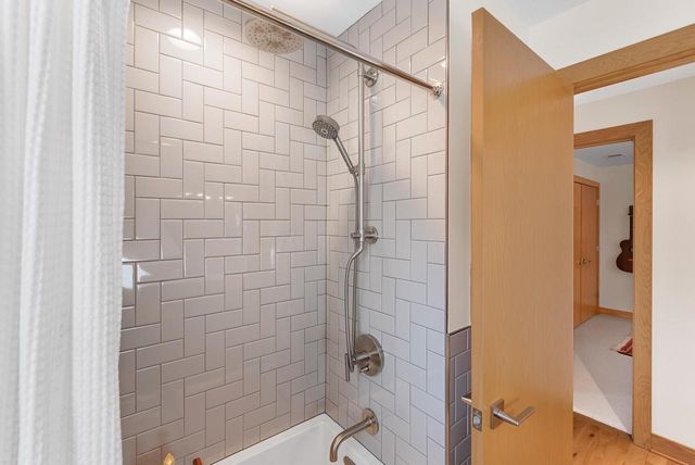 1434 E Brown Deer ROAD, Bayside, WI 53217