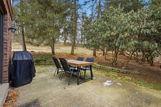 3212 Fox Run Road, Hampton, PA 15101