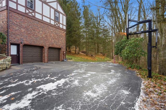 3212 Fox Run Road, Hampton, PA 15101