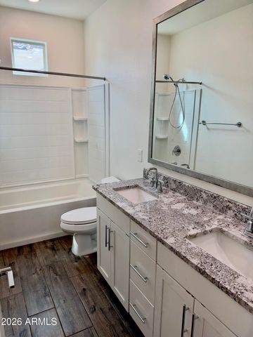693 N BAY Drive, Gilbert, AZ 85233