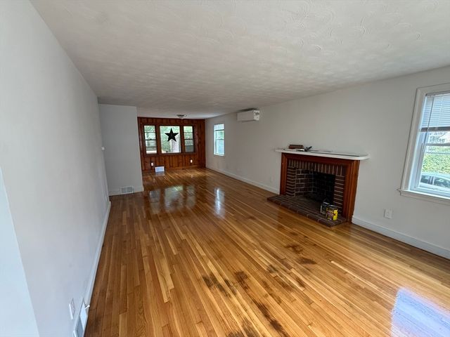 266 Lowell St, Wilmington, MA 01887