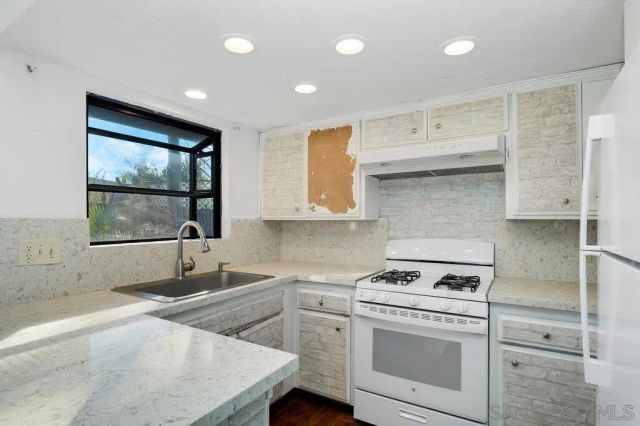 175 E Washington Ave., El Cajon, CA 92020