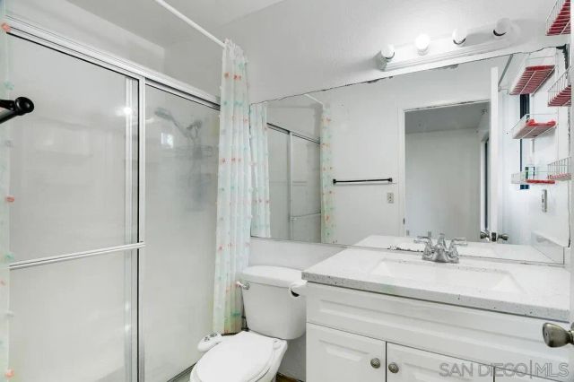 175 E Washington Ave., El Cajon, CA 92020