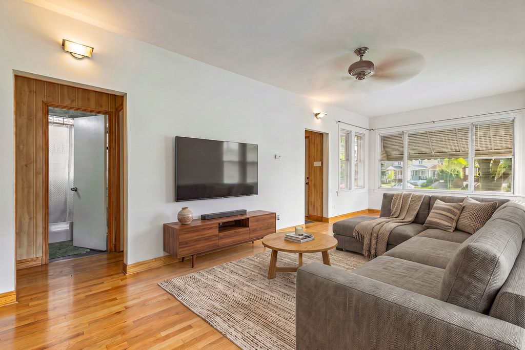 5306 N Lynch Avenue, Chicago, IL 60630 — photo 2