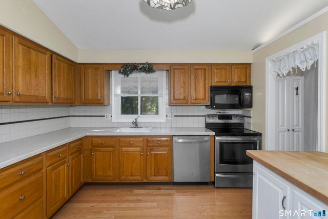 288 Carriage Way, Windsor, CT 06095