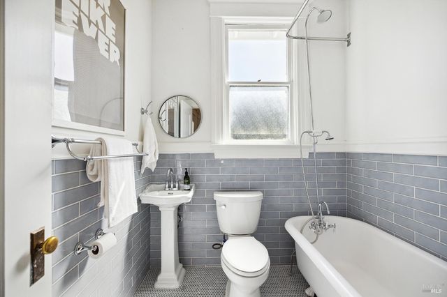 1375 Gossage Ave, Petaluma, CA 94952