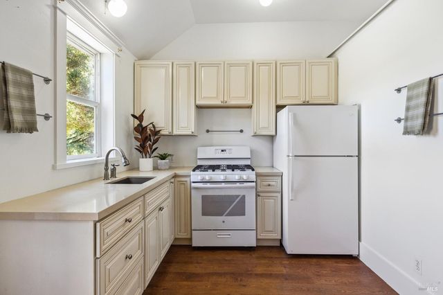 1375 Gossage Ave, Petaluma, CA 94952