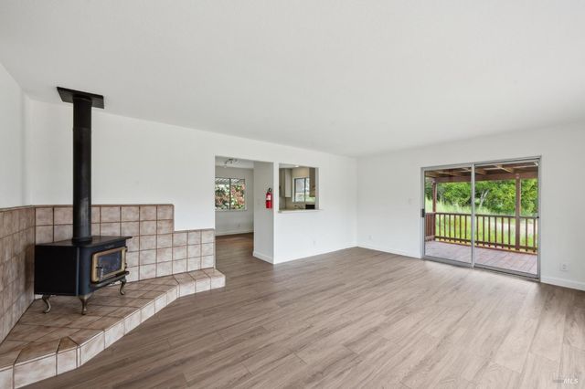 1375 Gossage Ave, Petaluma, CA 94952