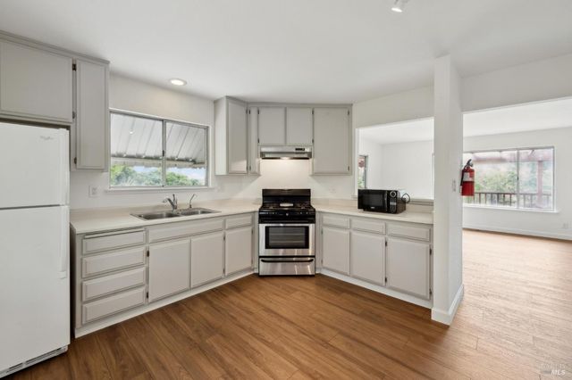 1375 Gossage Ave, Petaluma, CA 94952