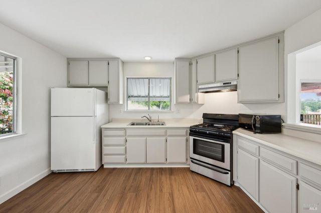 1375 Gossage Ave, Petaluma, CA 94952