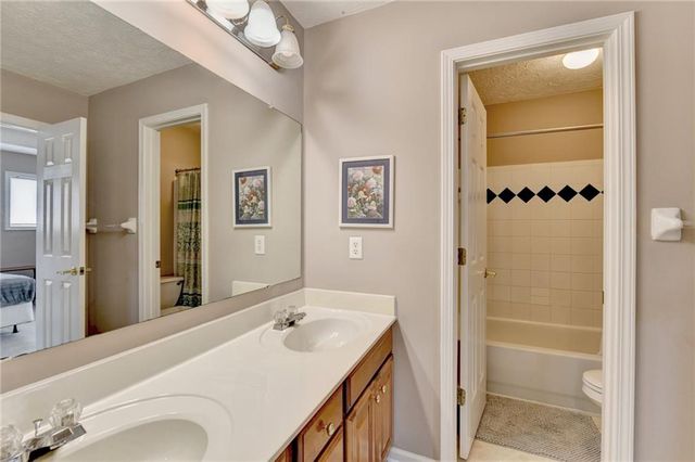 425 Martin Creek Way, Lawrenceville, GA 30045