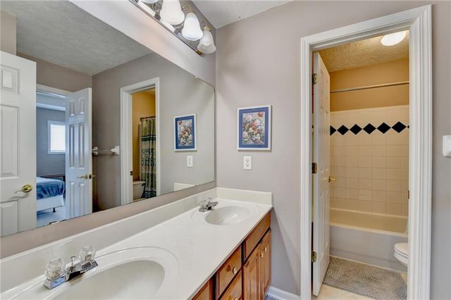 425 Martin Creek Way, Lawrenceville, GA 30045