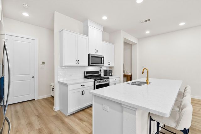 8305 Oxalis Lane, Dallas, TX 75252
