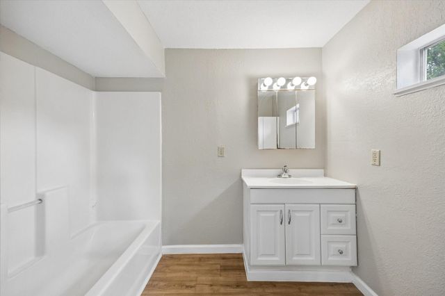 218 N Ormsby Street, Alvin, TX 77511