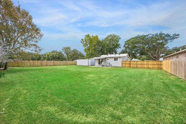 218 N Ormsby Street, Alvin, TX 77511