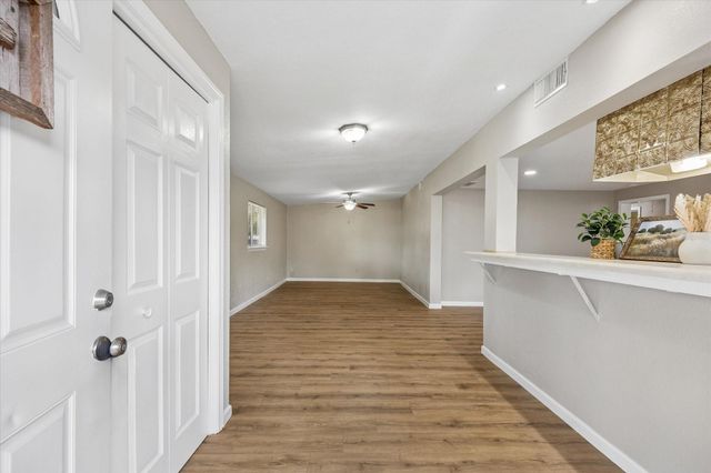 218 N Ormsby Street, Alvin, TX 77511