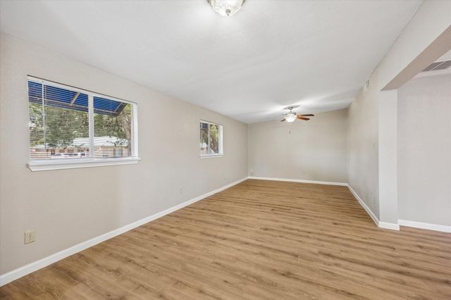 218 N Ormsby Street, Alvin, TX 77511