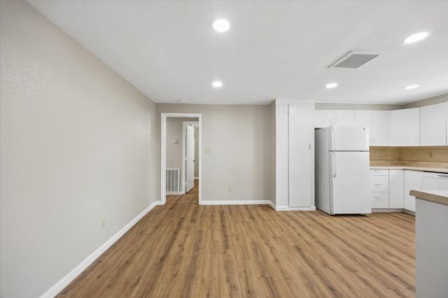 218 N Ormsby Street, Alvin, TX 77511