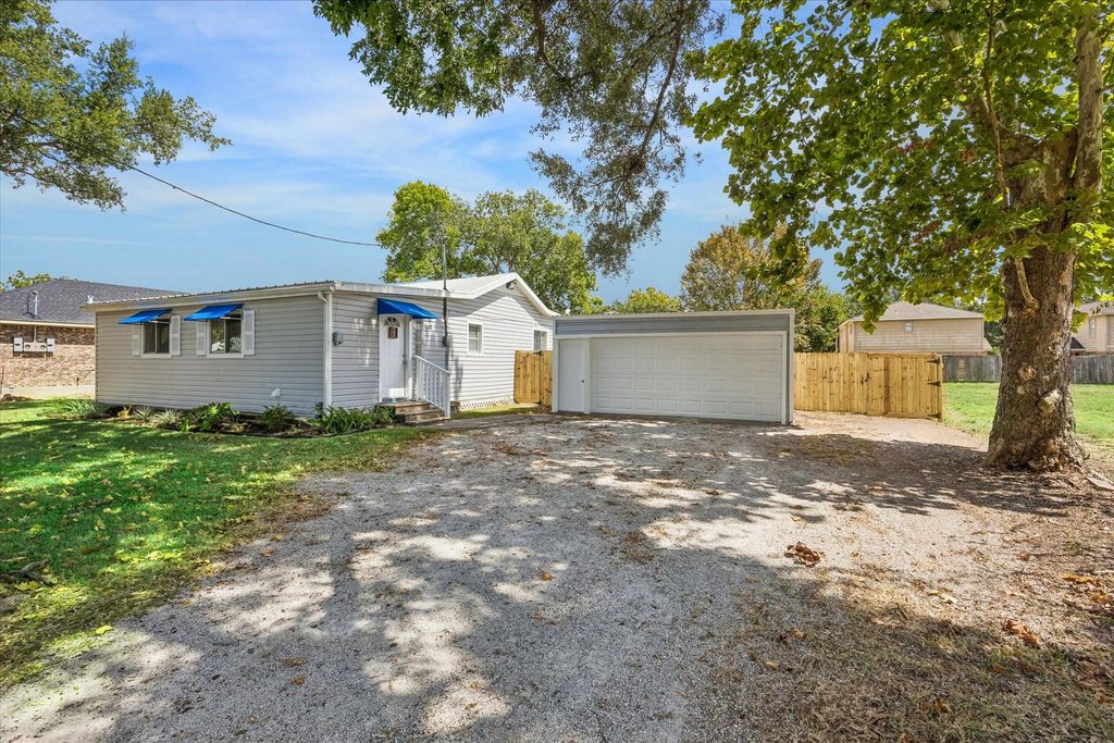 218 N Ormsby Street, Alvin, TX 77511